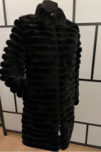 Coat with fur